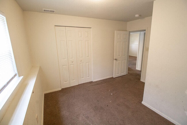 Building Photo - 1013 W Ash St