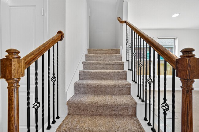 Primary Photo - 5307 Rue Dela Croix Dr