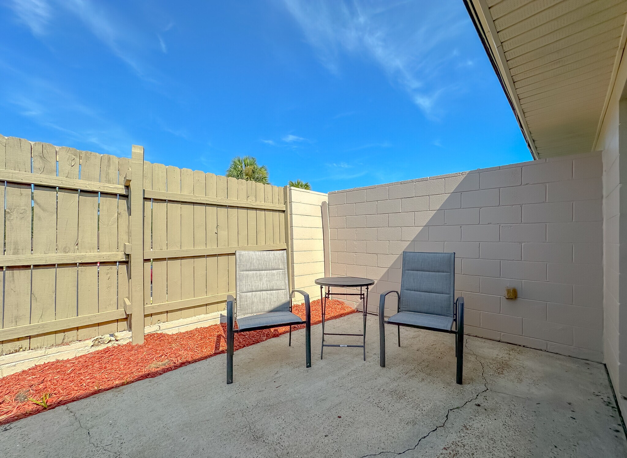 Building Photo - 2241 W Pensacola St