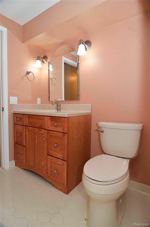 Building Photo - 8152 Fairfield Cir