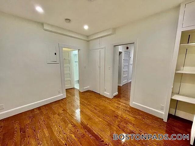 Primary Photo - 4 Garden Ct St