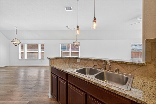Building Photo - 16930 Creek Mountain Dr
