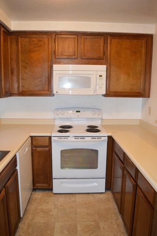 Building Photo - Spacious and Conveniently Located with Pri...