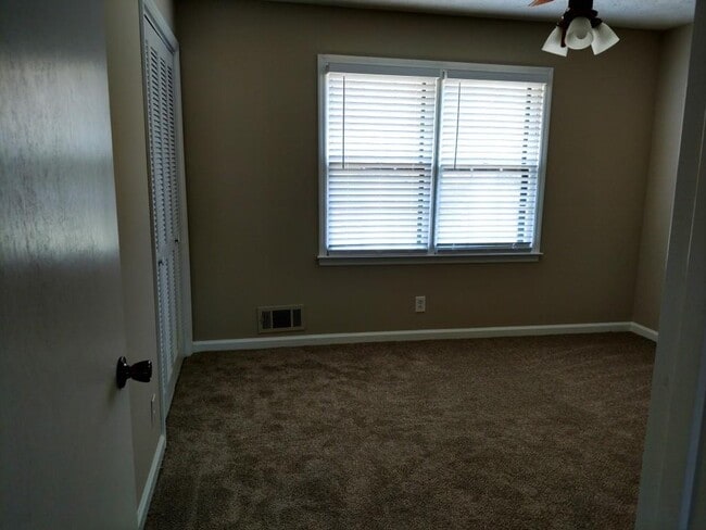 Building Photo - 4907 Bentwood Dr