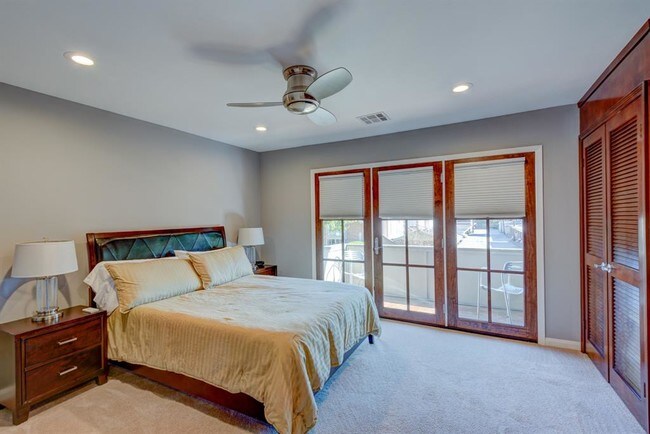 Building Photo - 668 S Ripple Creek Dr