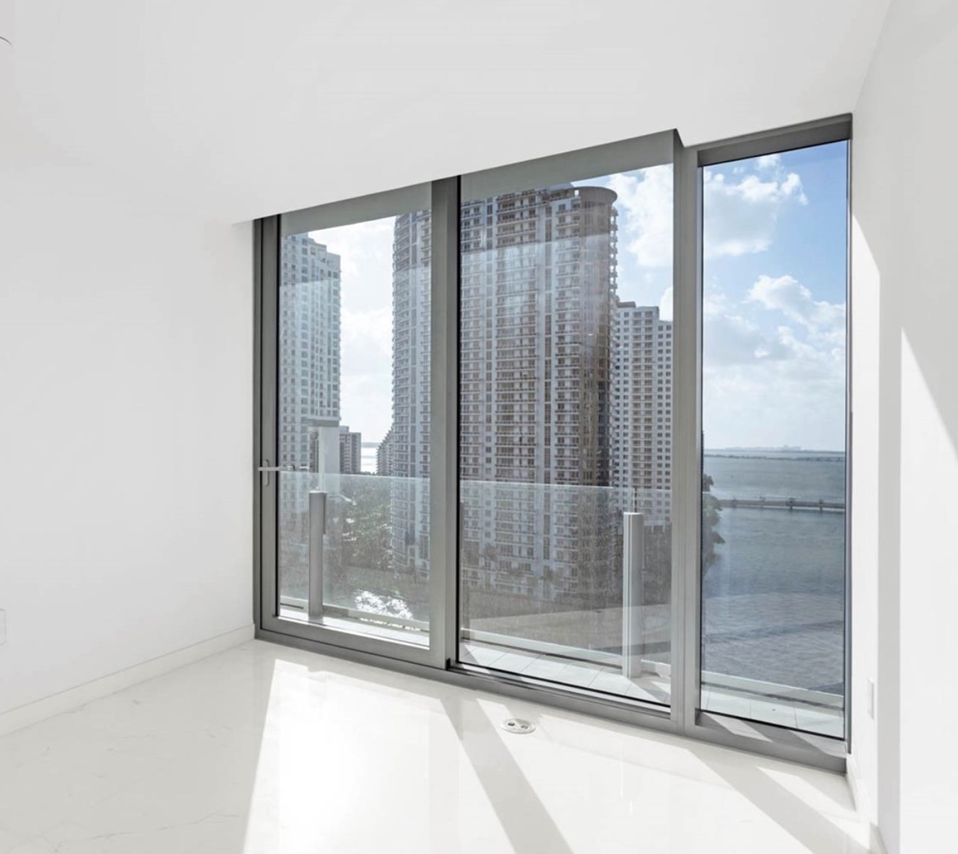 Building Photo - 300 Biscayne Boulevard Way