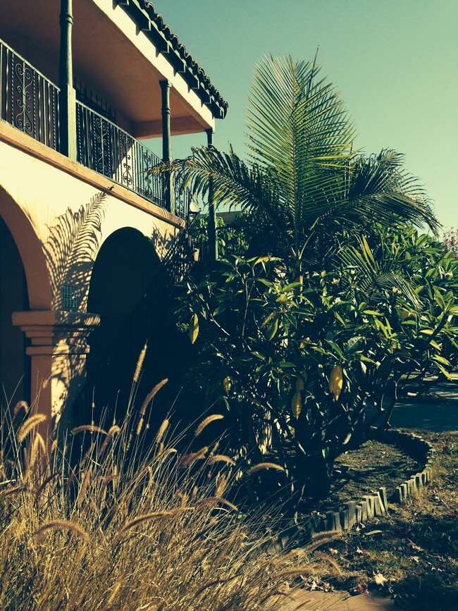 Building Photo - 6087 Cashio St