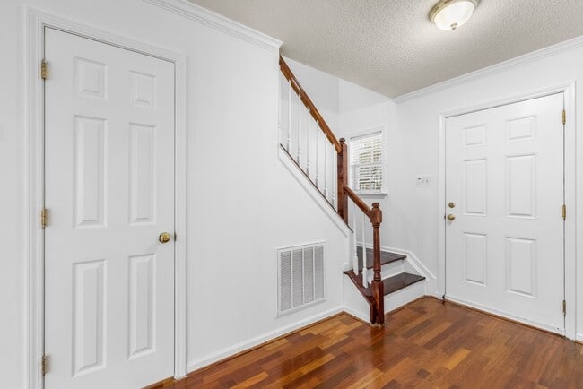 Building Photo - 129 Kellerhis Dr