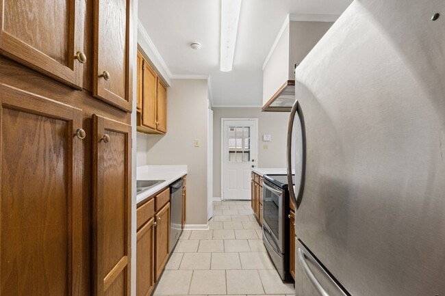 Building Photo - COMING APRIL 1ST!  NEWLY REMODELED HOME!