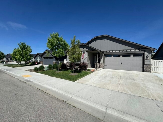Building Photo - 10496 W Daylily Ct
