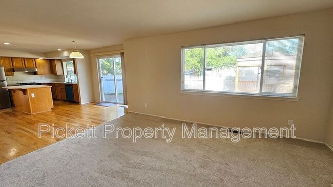 Building Photo - 6453 Grand Pine Loop NE