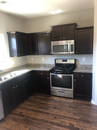 Building Photo - 646 Nonsuch Way