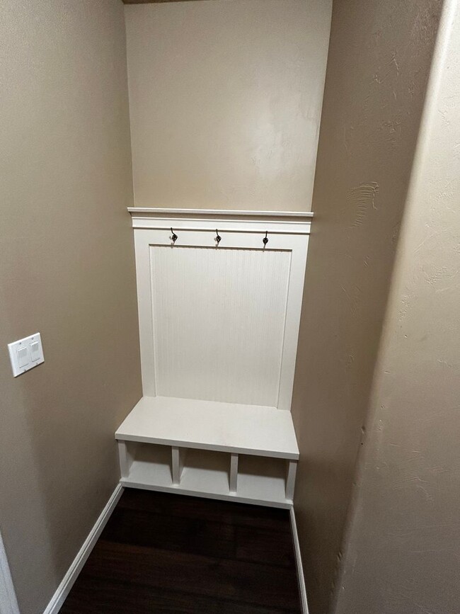 Building Photo - 3 Bedroom 2.5 Half Bath Home in Tuscany Vi...