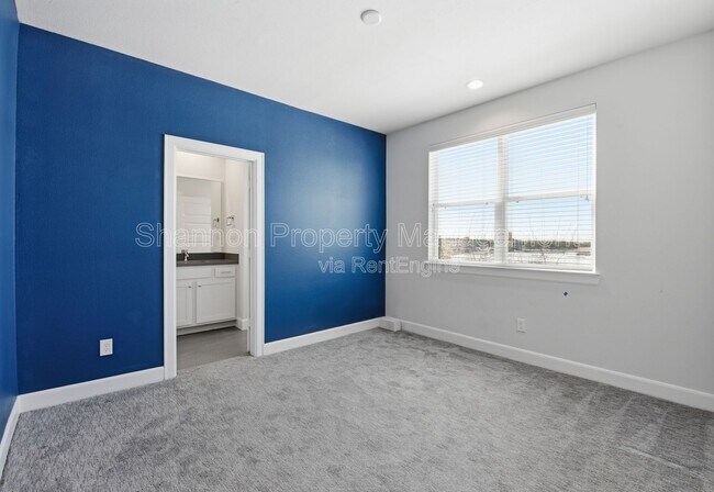 Building Photo - 3024 Charline