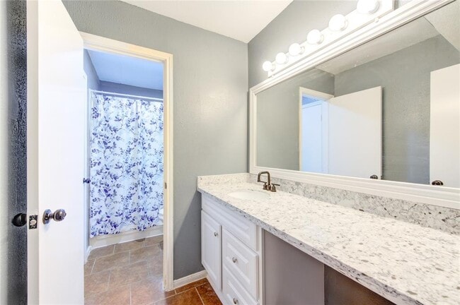 Building Photo - 12500 Sandpiper Dr