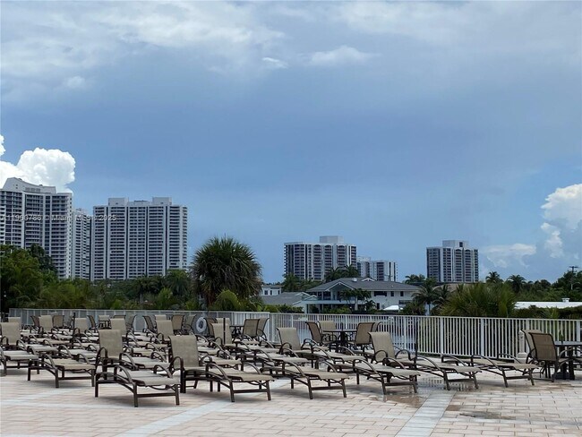 Building Photo - 1965 S Ocean Dr