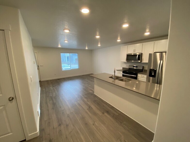 Building Photo - 3961 W Yonex Dr