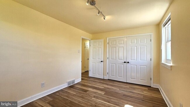 Building Photo - 2806 Ryerson Pl