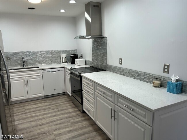 Building Photo - 509 Roma Ct