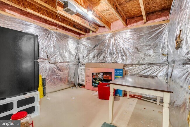 Building Photo - 8142 Tenbrook Dr