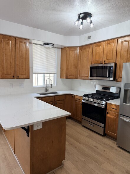 Building Photo - 1138 Kensington Dr