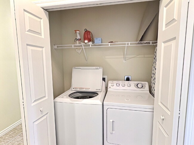 Building Photo - New Rental Available in Stoneybrook at Venice!