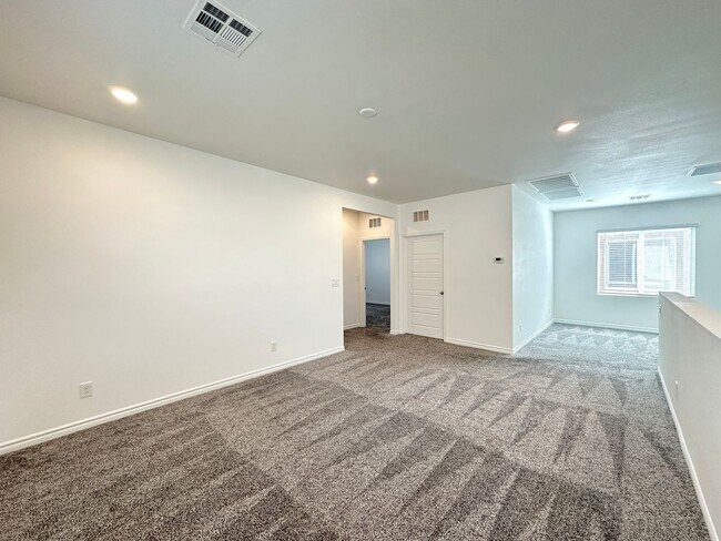 Building Photo - 8357 Aurora Rdg Ave