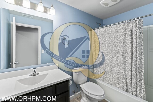 Building Photo - Immaculate Upgraded 3-Bed / 2-Bath Home in...