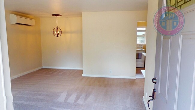 Building Photo - OREGON CITY / DEPOSIT FREE MOVE IN WITH OB...
