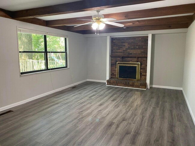 Building Photo - 669 W Main St