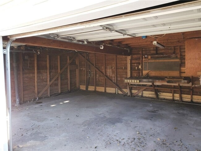 Building Photo - 402 N Augusta St