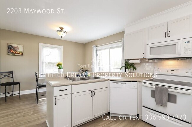 Building Photo - 2203 Maywood St