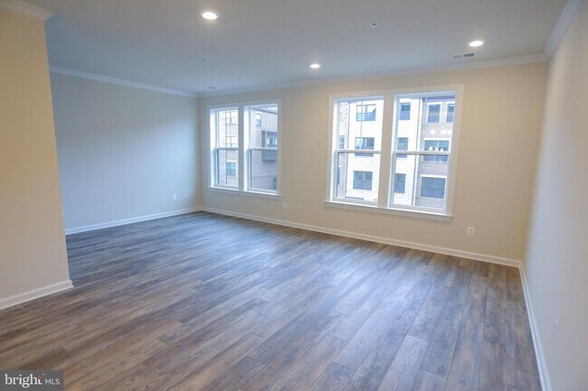 Building Photo - 45132 Kincora Dr