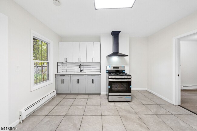 Building Photo - 334 Pine St