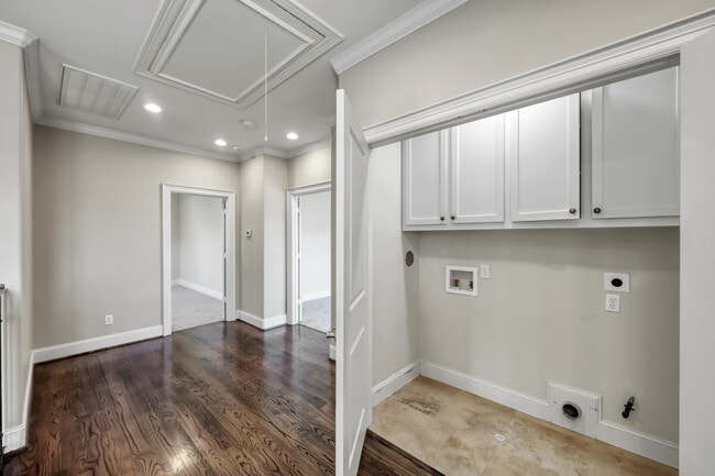 Building Photo - 2101 Elmen St