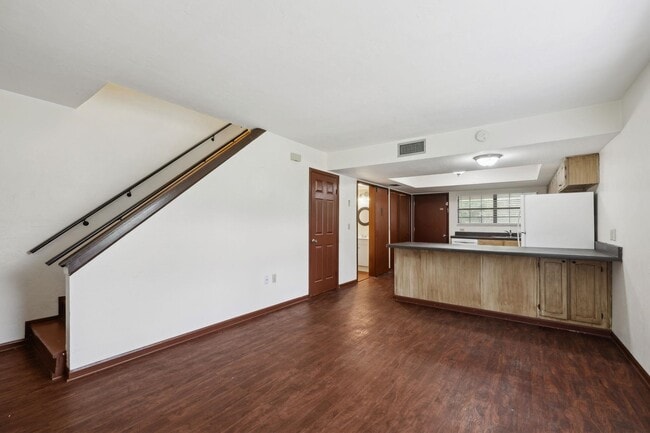 Building Photo - 103 Douglas Rd