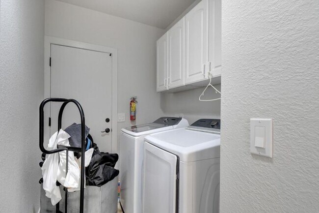 Building Photo - 5623 E Claire Dr