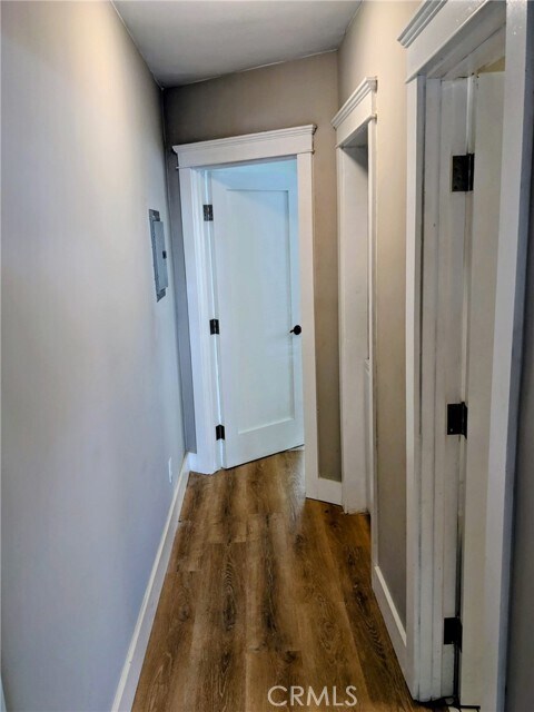 Building Photo - 1000 E 1st St