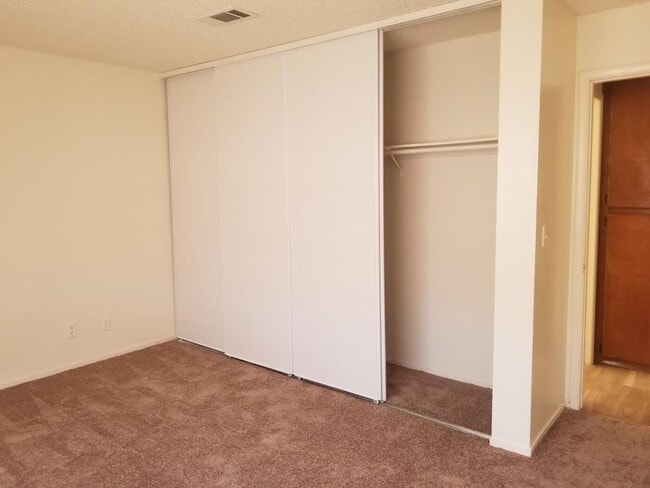 Building Photo - Single Story- 3 Bedroom!!