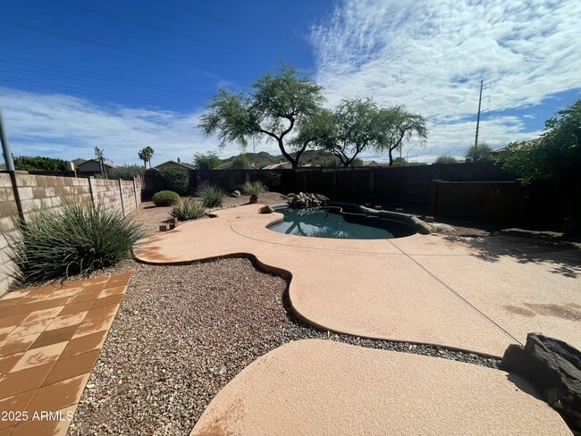 Building Photo - 2012 E Villa Theresa Dr