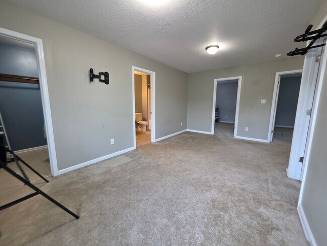 Building Photo - 702 Appling Ct