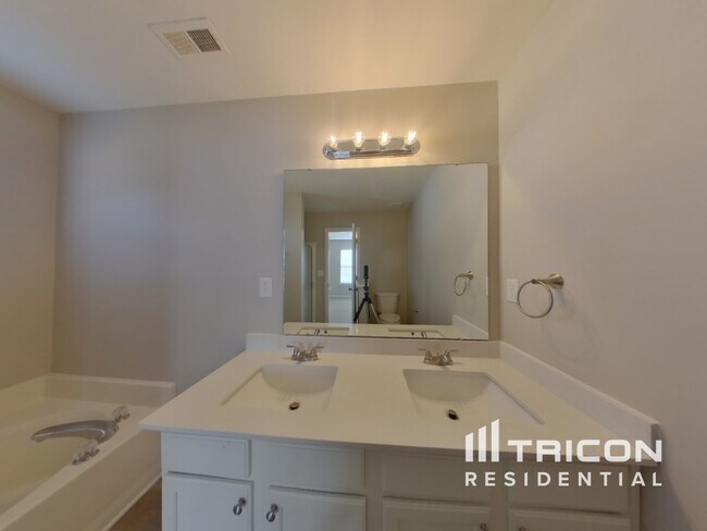 Building Photo - 6130 Spanish Moss Ln