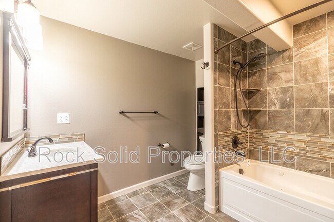 Building Photo - 1113 Banjo Ct