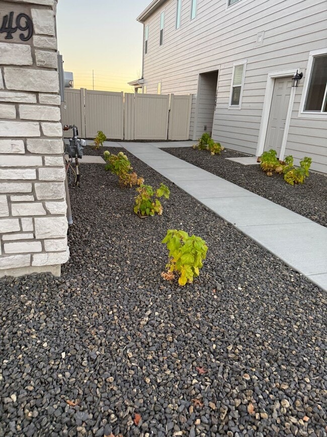 Building Photo - Modern Townhouse for Rent in Desirable Star - 3 Bedroom and 2.5 Bathroom