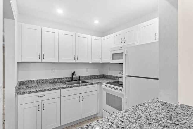 Building Photo - 52 Kingswood E