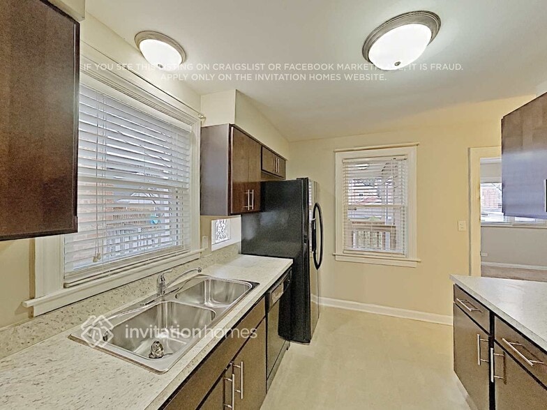 Building Photo - 5049 N Newcastle Ave