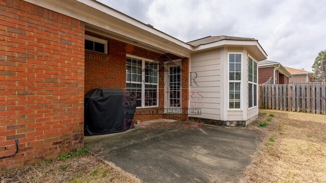 Building Photo - 8031 Garrett Pines Dr