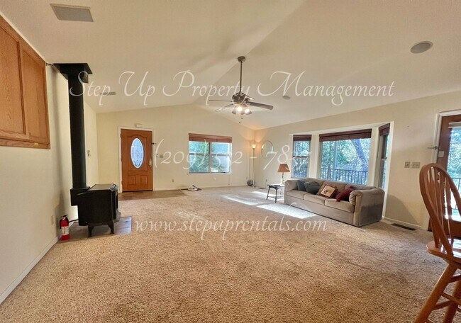 Building Photo - Spacious 4 Bed 2 Bath Home in Lovely Twain Harte Community!