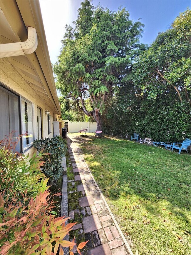 Building Photo - H410000