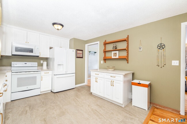 Building Photo - 164 Tanglewood Dr